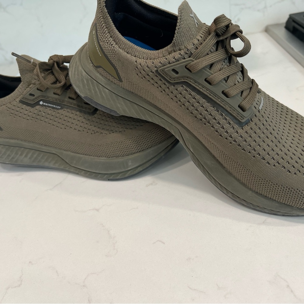 Flux adapt waterproof runner